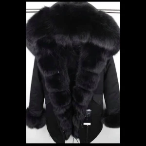 JACKA ÄKTA PÄLS - Jacka i bra skick säljs billigt pga att jag vill bli av med den snabbt