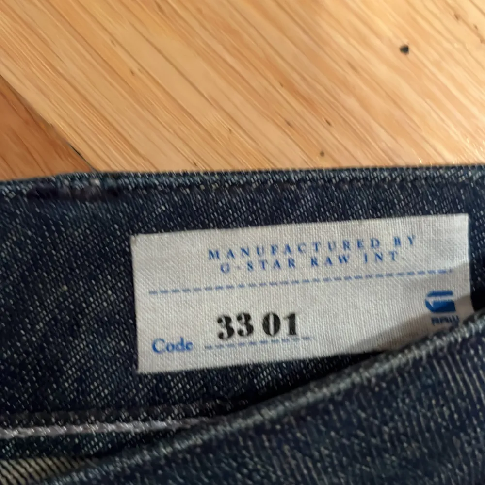 Nästan aldrig använda och jätte snygga lågmidjade jeans. Säljer för att de inte har kommit till användning och för att jag har växt ur de.. Jeans & Byxor.