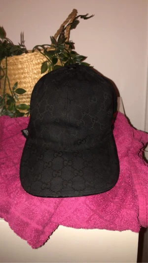  Gucci keps  - Säljer min Gucci keps för behöver pengar 