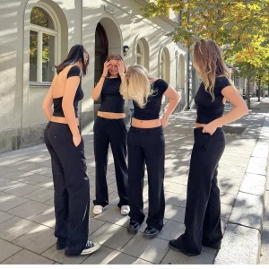 Alobha Label kostymbyxor  - Säljer nu mina helt nya kostymbyxor från Alobha Label! Prislappen är kvar och det är aldrig använda💕💕 skriv om ni har frågor! 