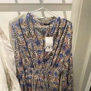 zara klänning  - intressekoll på min fina klänning från zara då den inte kommer till användning! 