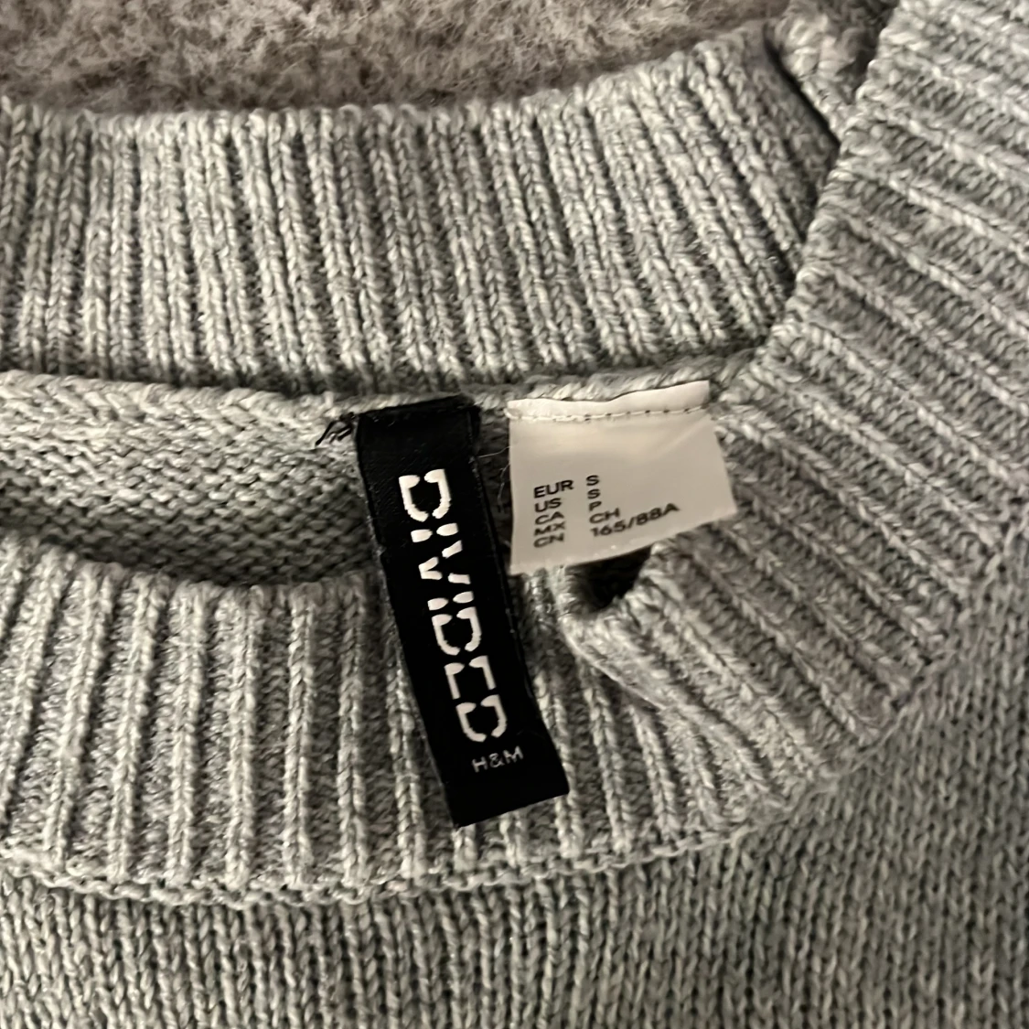 Grå tröja - 90