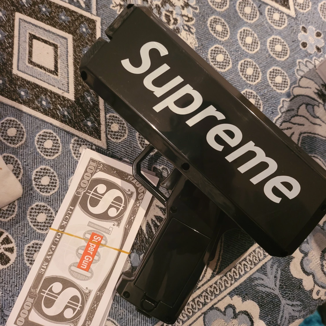 Svart supreme money gun - 90