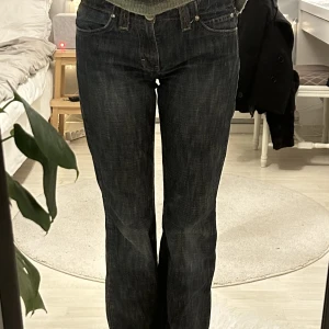 lågmidjade jeans - låga jeans från märket crown. W29 & L30. Jag är xs/s och 167💞 har en defekt, kan skicka bild❣️