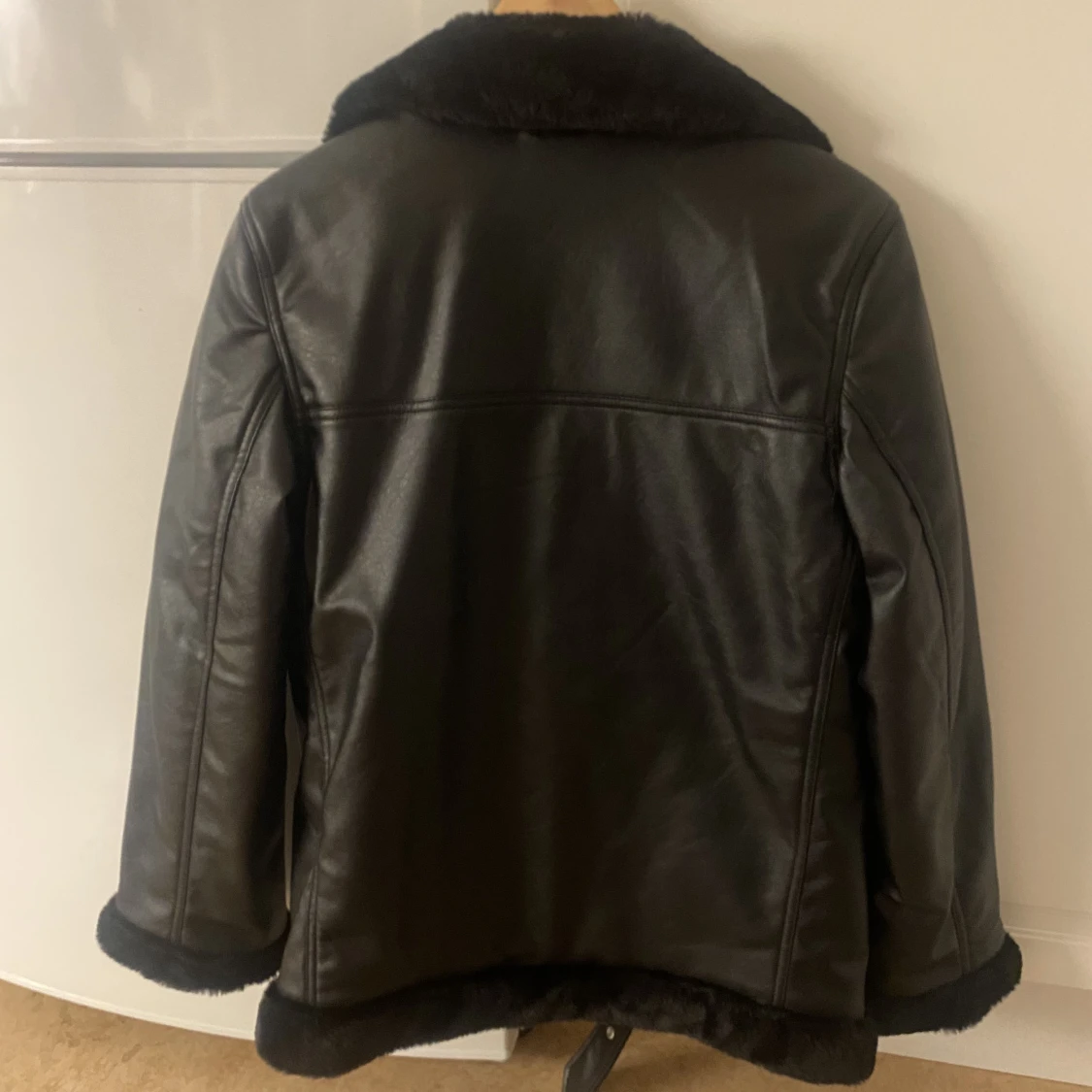 Jacka med fuskpäls - 90