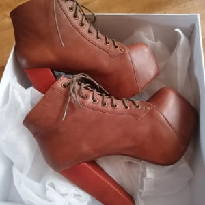 Jeffrey Campbell 37 - Nya Jeffrey Campbell skor Havanna. St 37. Kartong och dustbag medföljer. Äkta skinn. Ny skick 