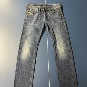 Aldrig använda old School jeans finns inte längre o få tag i! Snabb affär bra pris! Passform regular fit!