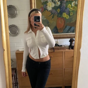 Topp - En vit topp från EMMIOL i strl M, använt 1-2 gånger 