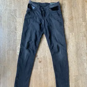 Svarta jeans från Lee  Modell: scarlett  Helt okej skick