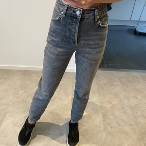 Jeans mango - Raka grå jeans från mango💞