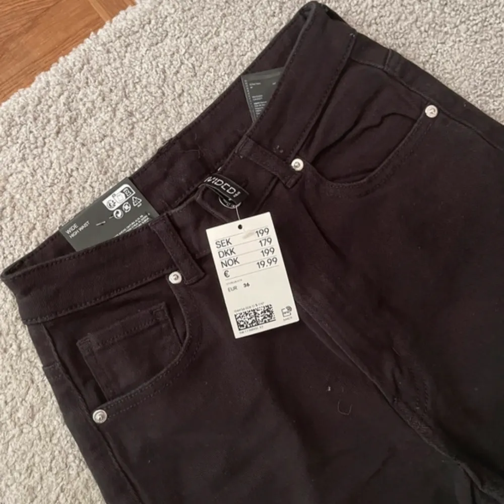 Brand new with tags . Jeans & Byxor.