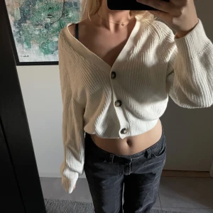 Kofta - Superfin kofta som aldrig kommer till användning💖den har en liten fläck (se bild 2) men den är jättelitet och syns inte