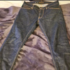 Nudie jeans - Blåa jeans, aldrig använda. Ny pris 1300kr.