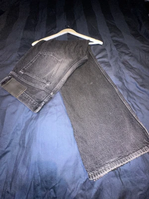 Acne studios bootcut jeans - Ett par robusta och snygga bootcut jeans från acne studios. Reserverade i bra skick.