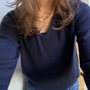 Brandy melville sweater - Köpte i Stockholm för länge sen. Bra skick, ny pris ligger på 500kr ungefär. Skriv privat för egna bilder