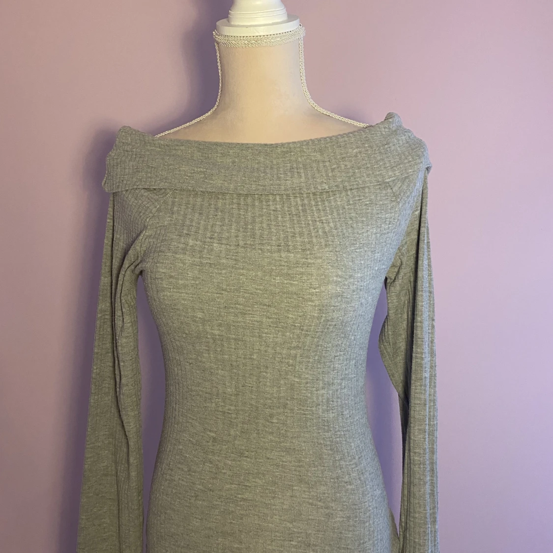 Grå of shoulders tröja