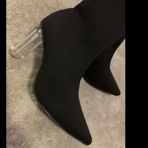 Eleganta clear block heels 