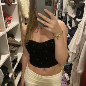 Korsett från zara - Korsett med nitar på i jeansmaterial från zara! 