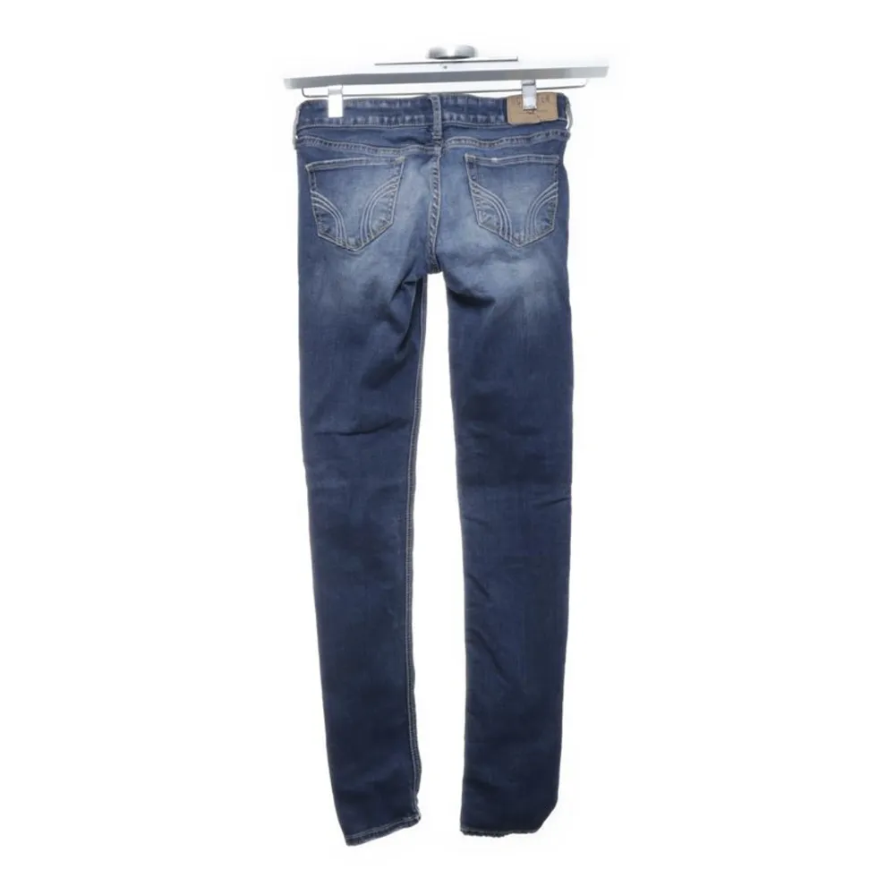 Low waist jeans frn hollister, nypris typ 500kr men jag köpte de från seplly. Jeans & Byxor.