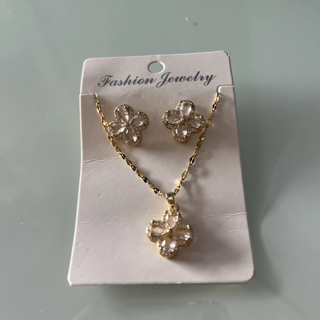 Halsband och örhängen 