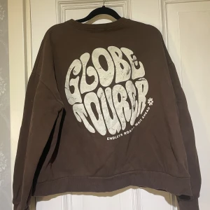 Sweatshirt pull & bear  - Säljer denna tröja då den ej kommer till användning längre, fint skick