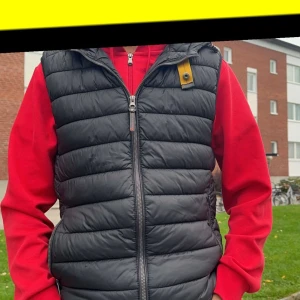 Parajumper väst - Parajumper väst använd i 2 månader. ÄKTA 