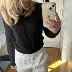 kofta  - en sjukt fin enkel kofta med knappar på från HM 💕💕 använd väldigt få gånger å är alltså väldigt fin fortfarande 💕