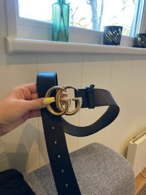 Gucciskärp dam - Säljer mitt äkta gucciskärp, använt men gott skick. Saknar kvitto och låda därav billiga priset. 