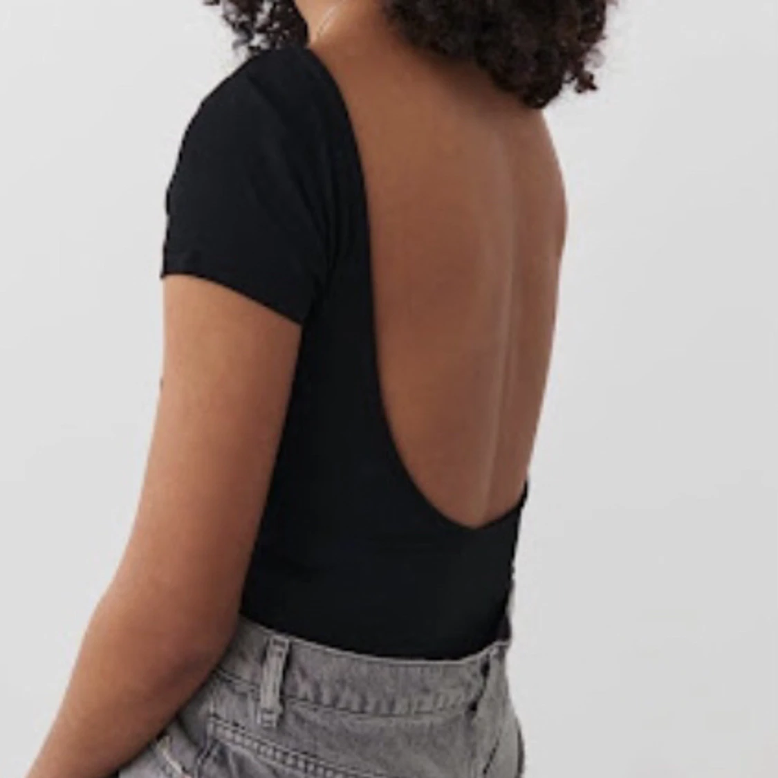 Svart topp med öppen rygg - 91