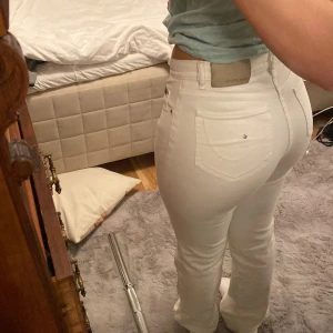 Vita vida jeans - Stretch, as sköna. Är 159 cm