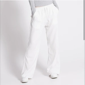 Linnebyxor lager 157 - Vita linnebyxor från lager 157! Superfina och helt oanvända🫶 