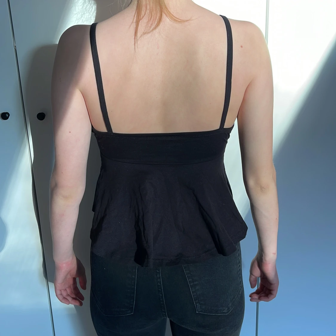 Svart linne med rosett  - 90