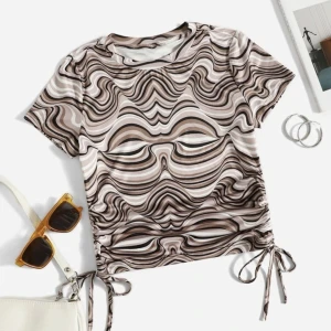 Brun T-shirt 🤎 - Köpt från Shein. Har haft på mig den få antal gånger och är verkligen jätte fin på. 