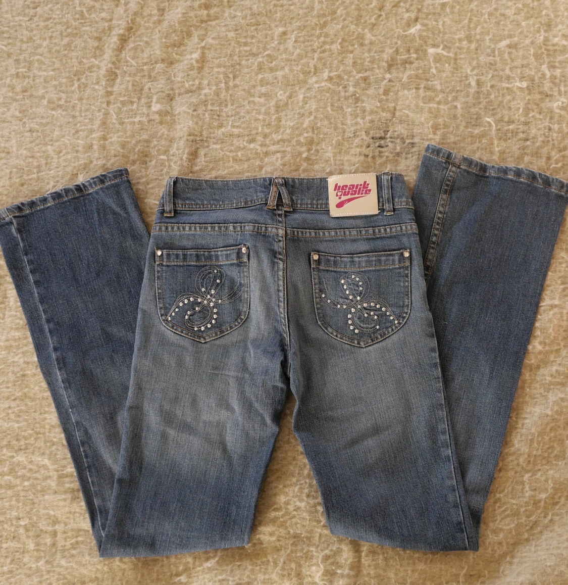 Lågmidjade jeans med rhinestones  - 90