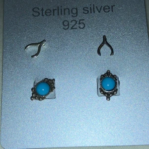 Tror äkta silver örhängen - I använt skick 99% säker på äkta silver Kolla in min sida för mer smycken/ kläder m.m✨😇