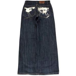 Vintage baggy jeans från 90-tals märket Rocawear. Storlek 30x34, benöppning 24,5cm. Använd gärna köp nu!