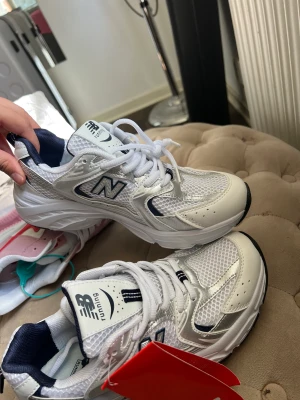 Dkor - Jätte fina skor!   Passar storlek 37/38.   Dem är dock inte äkta men sååå fina i kvalitet. 