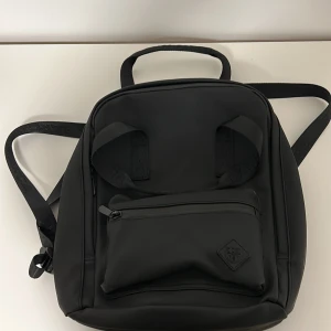 FC Barcelona Backpack  - Detta är ett barcelona väska som är köpt från deras ”Store” i Barcelona. Har inte ens använt vid ett enda tillfälle. Så den är både äkta och helt ny.