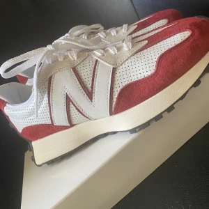 New Balance 327 - New Balance 327 Storlek 42 Pris 800kr Condition oanvänd 