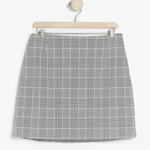 Kjol - Kjol från Lindex. Storlek 40.  Aldrig använd. 