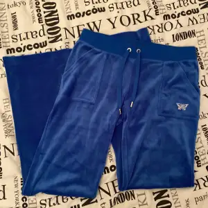 Säljer dessa otroligt fina juicy byxorna i förgen blå storlek M❤️❤️ mysig färg och går att ha på sig för nästan vad som helst