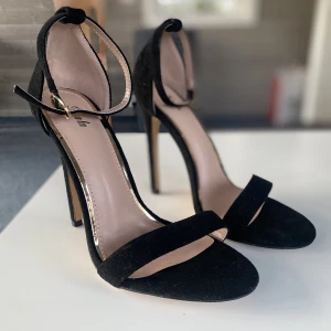 Klackskor - Klackskor som aldrig är använda, storlek 38