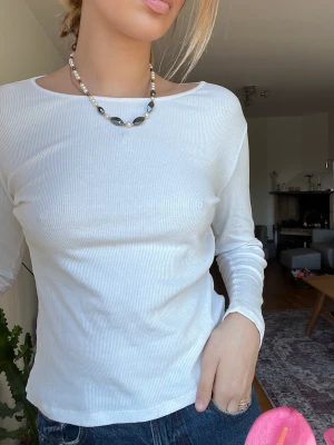 Vit långärmad tröja - Vit långärmad tröja från h&m. Nyskick