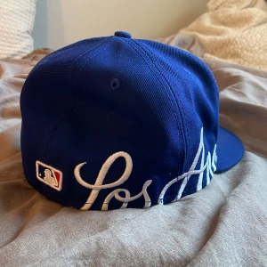 La keps  - En snygg nba keps som är precis som ny, köpt här på plick men tror ej att personen innan använt den så mycket. Skicket är verkligen 10/10, men jag väljer att sälja den vidare så den var för stor för mig. fick hem den igår men som sagt var den förstor🙁