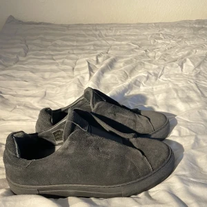 Axel Arigato Clean 360 Laceless Sneaker - Axel Arigato skor, storlek (41). Ord-pris 2350. Cond 8/10: Använt ett fåtal gånger. 