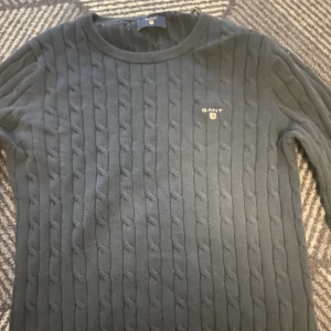 Gant stickad tröja  - Köpt från gant för 1000kr Nästan aldrig använd  Jätte bra skick 