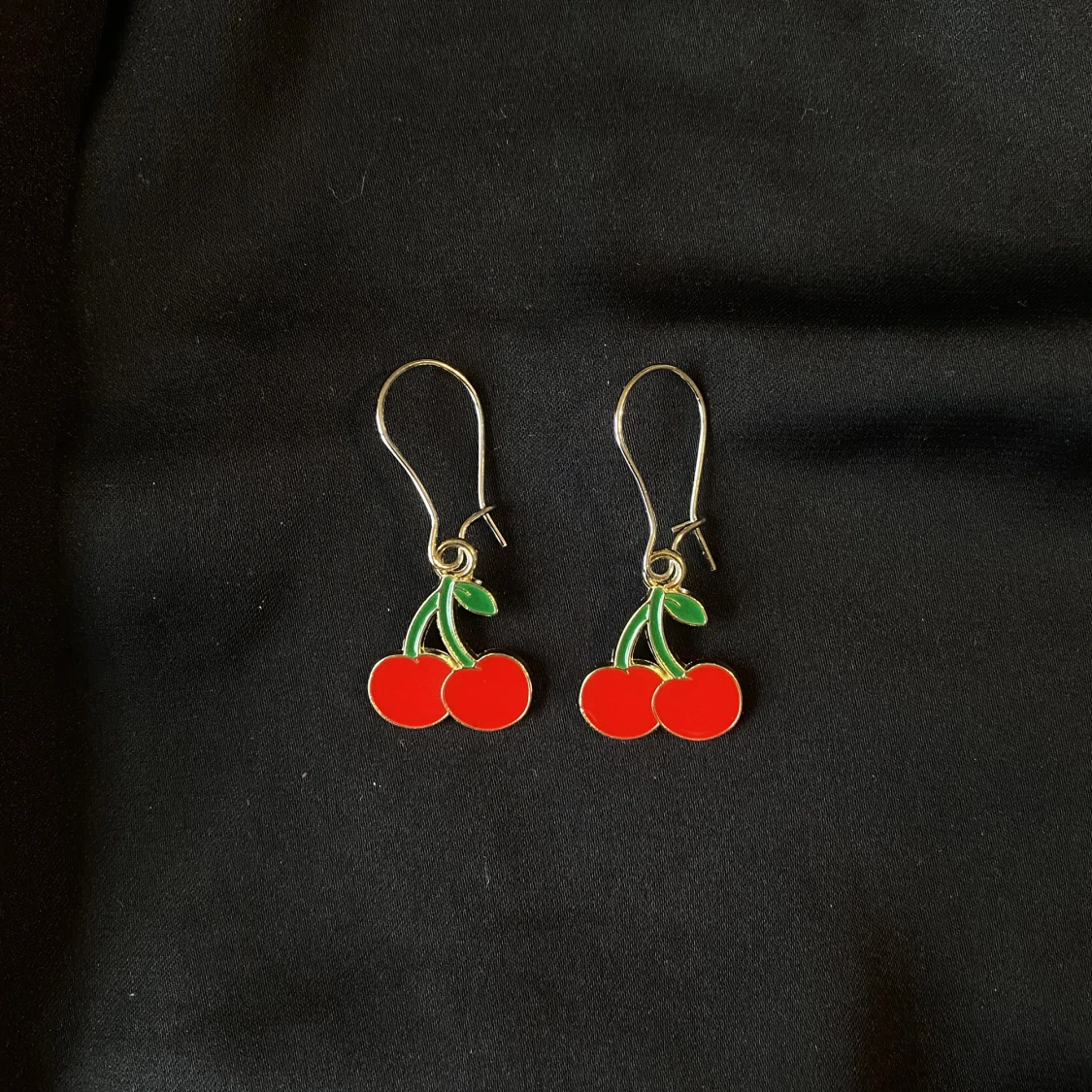 Körsbärs örhängen🍒