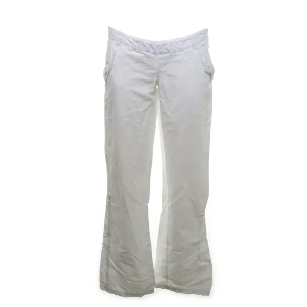 Säljer dessa sjukt snygga lågmidjade linnebyxorna med snygga fickor❤️‍🔥 Byxor:230 Frakt:64. Jeans & Byxor.