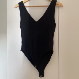 Body från Stradivarius - Ny body, aldrig använd. Storlek L, passar M. 