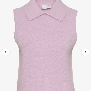 Stickad väst från Selected Femme - Fint skick, använd 1 gång ovanpå en skjorta (så den har inte blivit tvättad, och bör helst inte tvättas för att bevara kvaliten) 